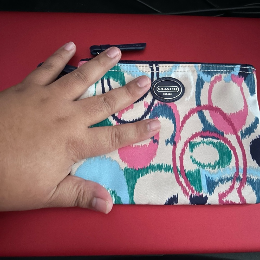 Coach Pouch - Picture 5 of 6